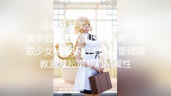 白皙性欲强烈的老婆换上深蓝色吊带裙表演激情内射